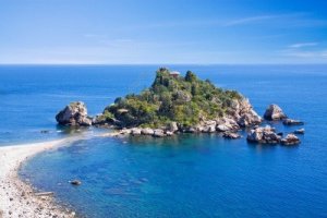 7056858-mare-di-sicilia-taormina-mare-con--39-isola-bella-39